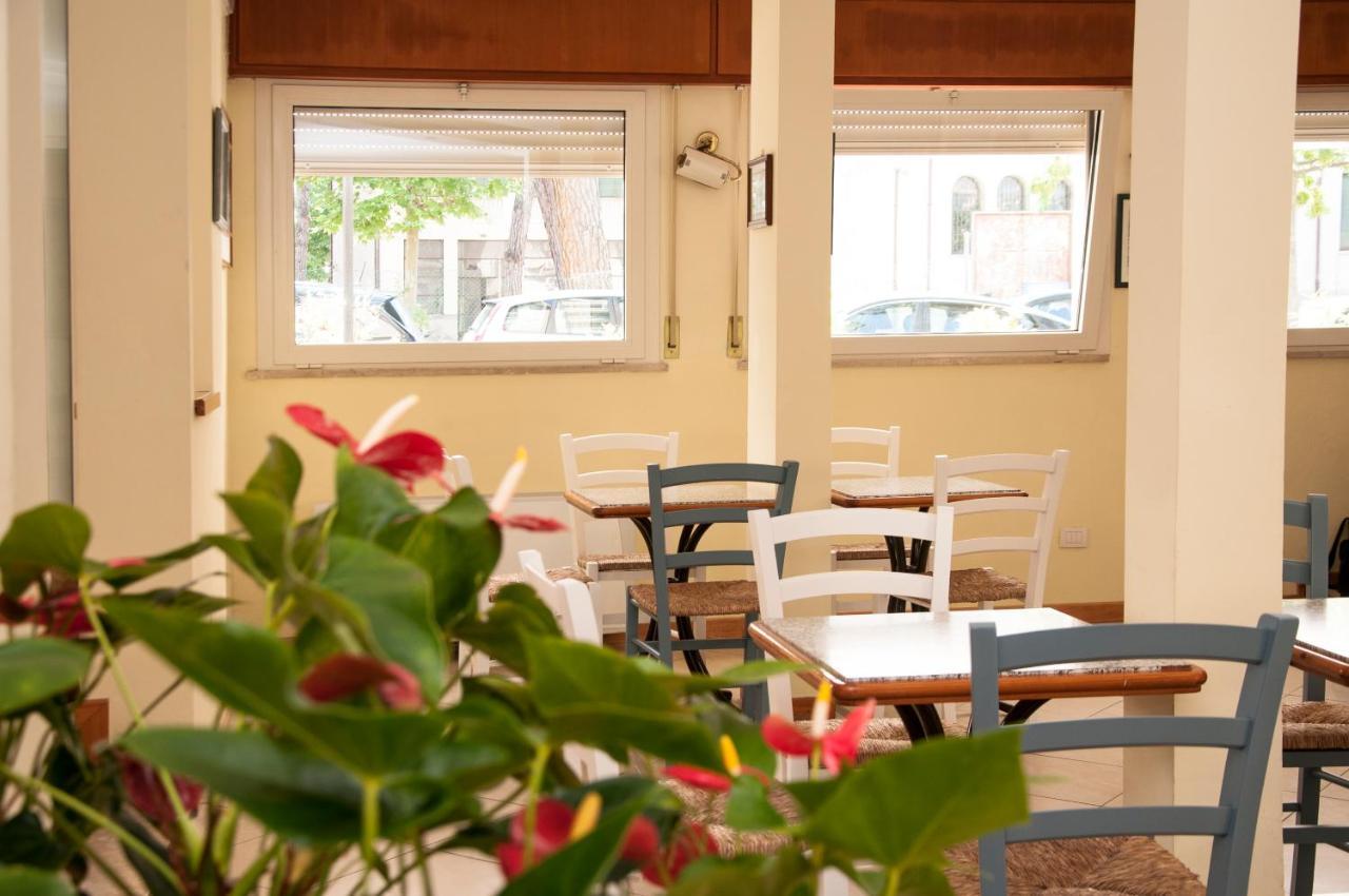 Hotel Rugantino Cesenatico Ngoại thất bức ảnh