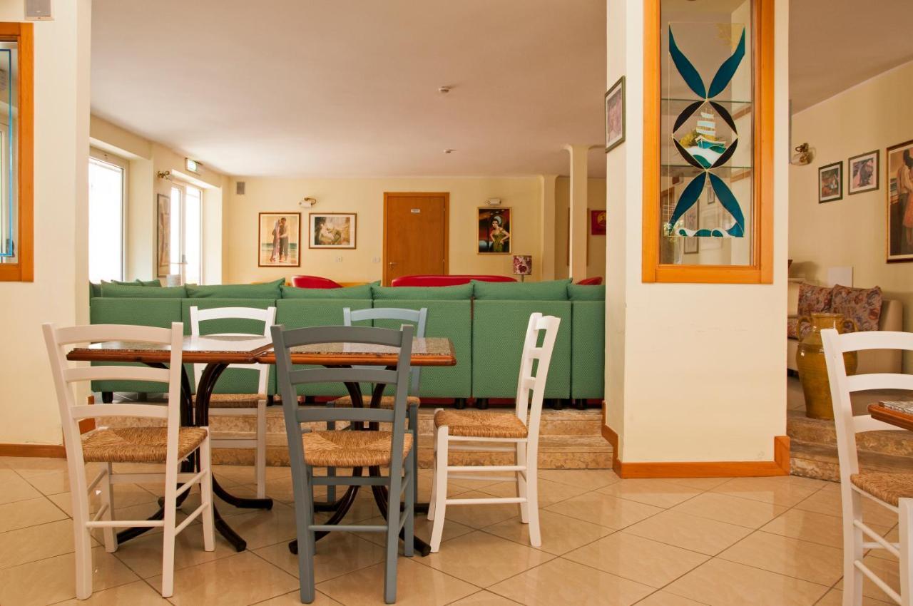 Hotel Rugantino Cesenatico Ngoại thất bức ảnh