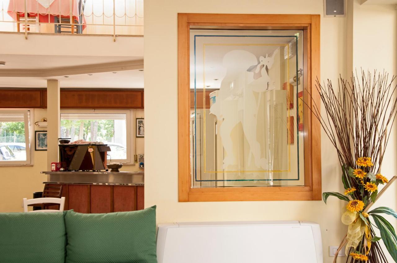 Hotel Rugantino Cesenatico Ngoại thất bức ảnh