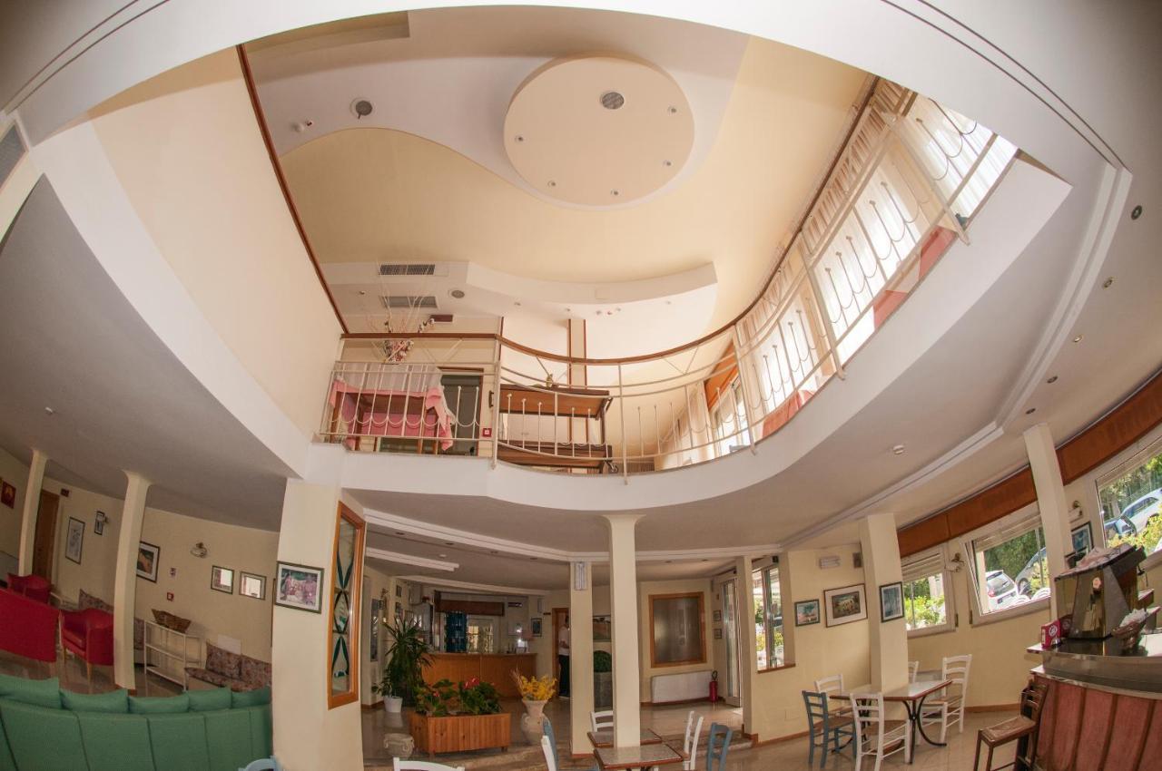 Hotel Rugantino Cesenatico Ngoại thất bức ảnh